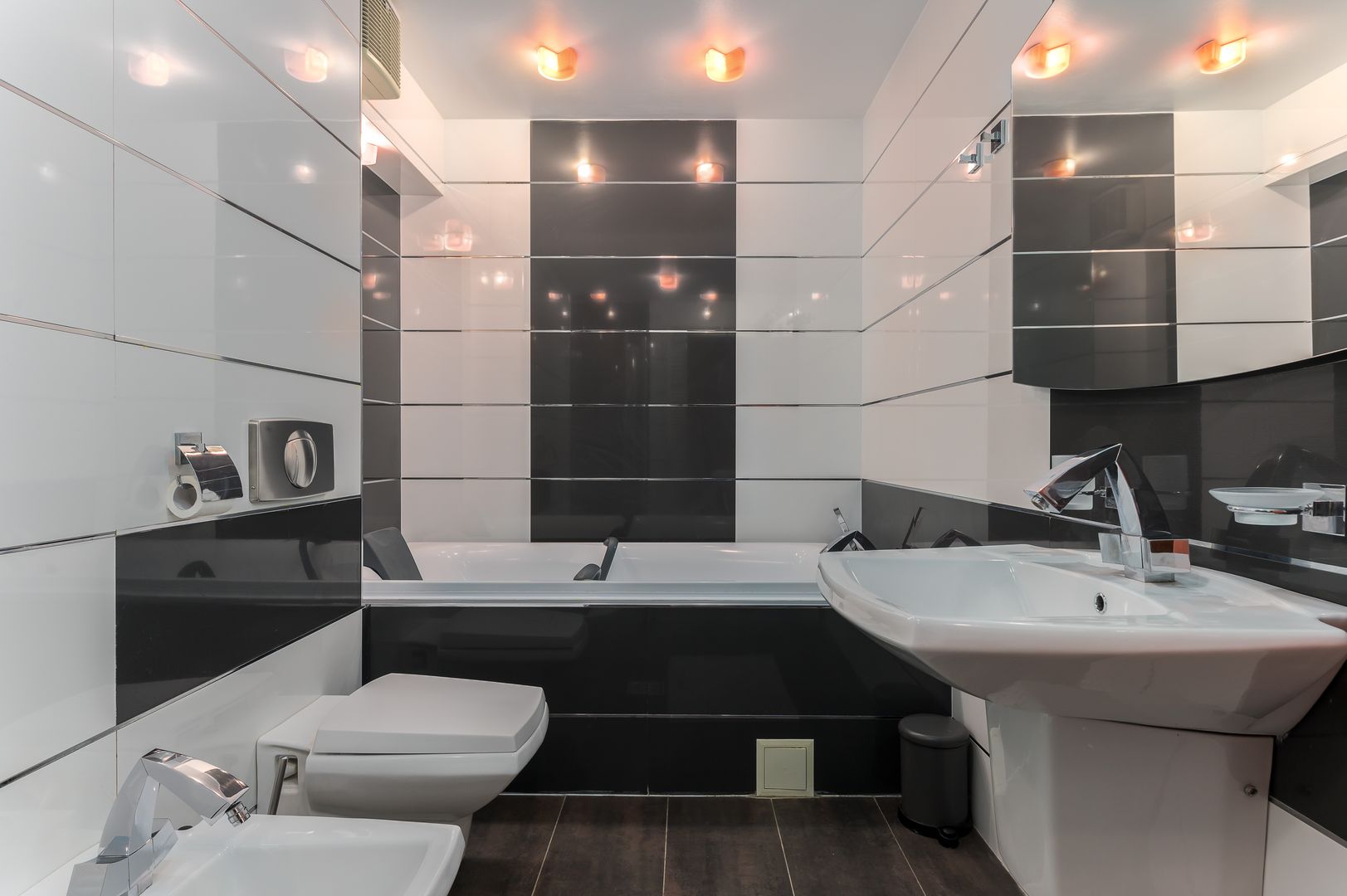 4 camere| semineu| piscina interioara | sauna | sala de sport| parcare - Poză 18