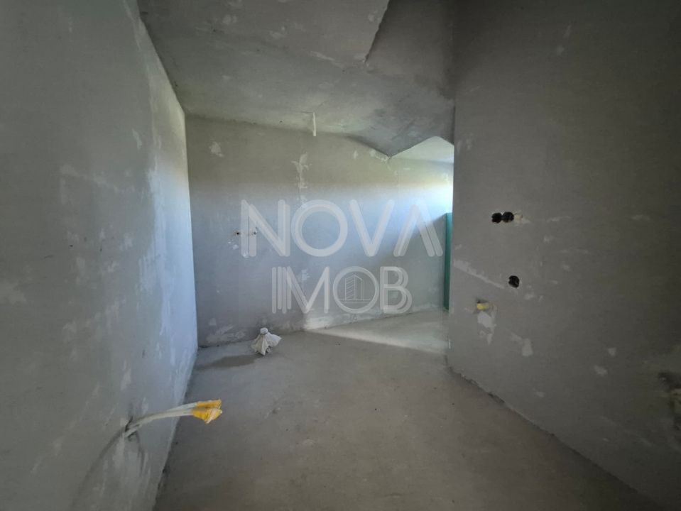 Casa generoasa cu 5 camere, 2 bai, dressing si parcare – Sura Mica - Poză 11