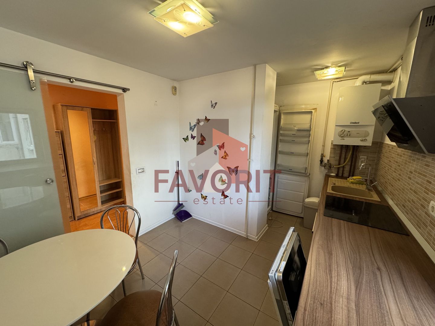 Disponibil imediat. Etaj 1. Centrala proprie. Vedere pe 2 parti. - Poză 7