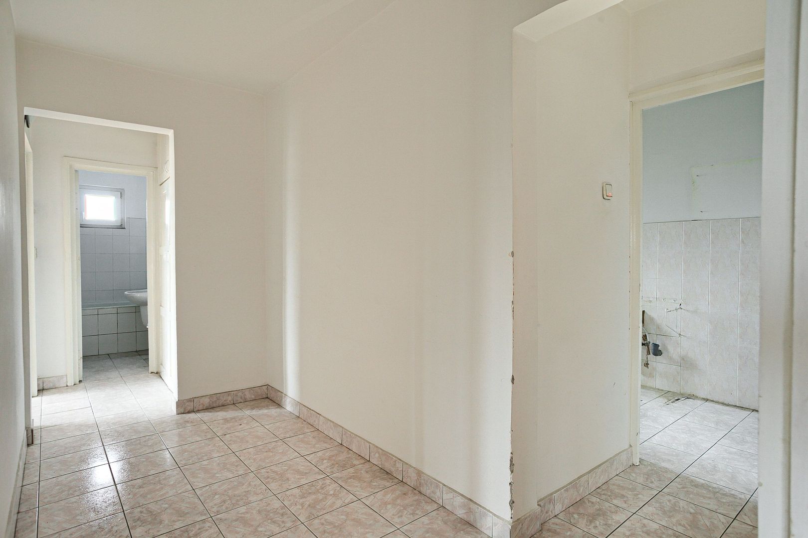 PROPRIETATE VÂNDUTĂ Apartament decomandat cu 3 camere in zona Garii - Poză 4