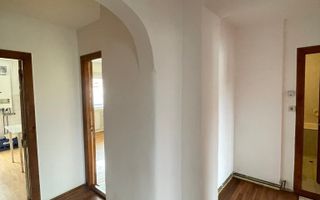 Apartament 3 camere de vânzare  – Str. C R Vivu, zona centrală! - Poză 1