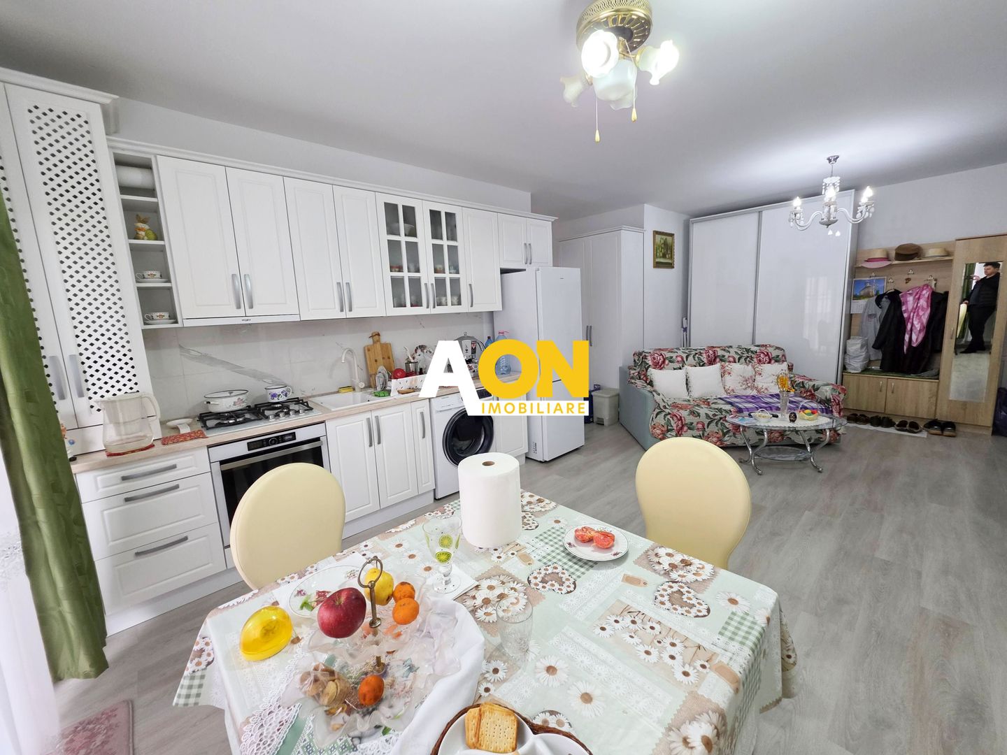 Apartament 3 camere, 2 balcoane, etaj 1, parcare, bloc nou, Micesti - Poză 3