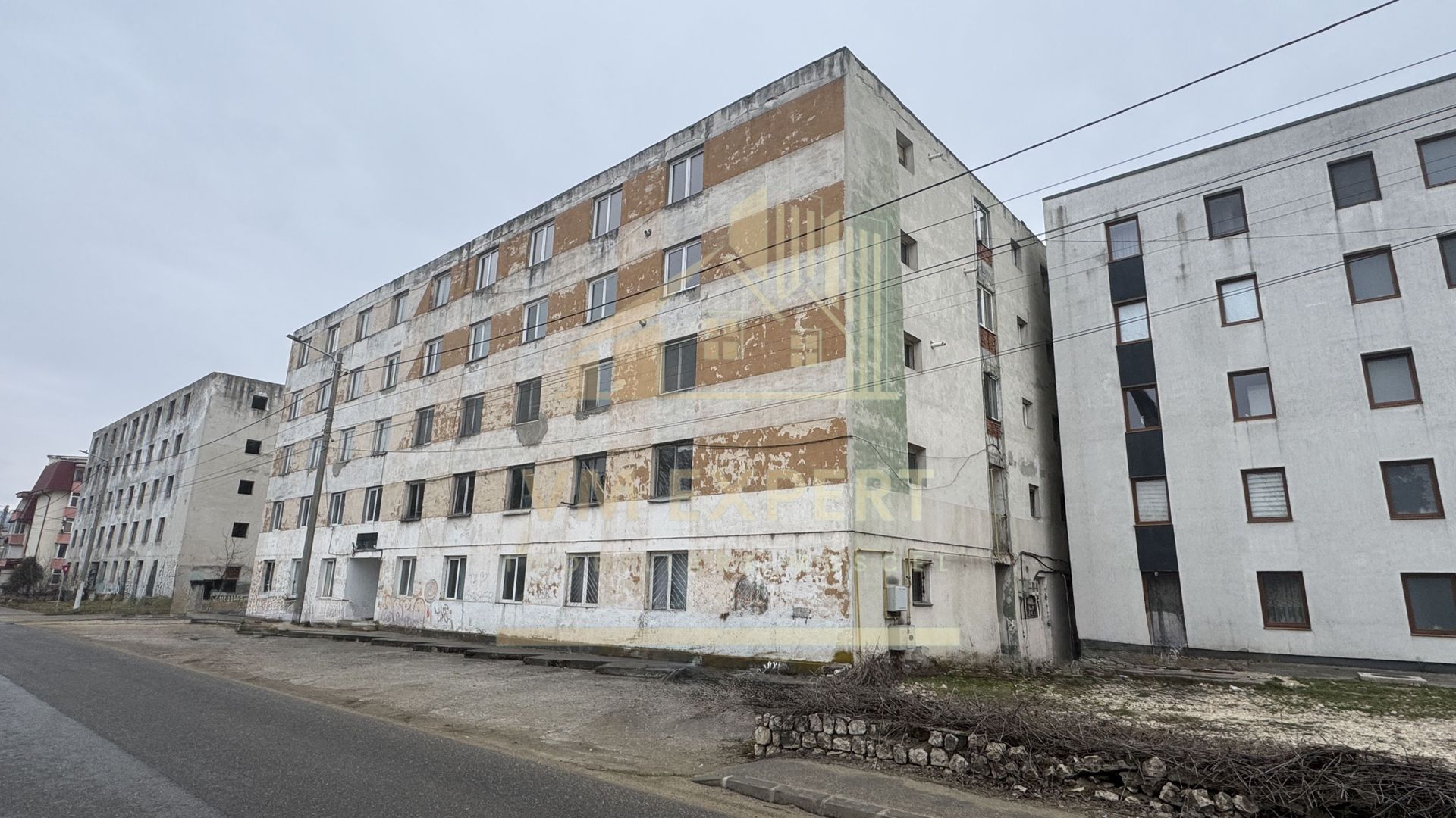 BLOC DE GARSONIERE P+4 SUPRAFAȚĂ UTILĂ 2135MP TEREN 2967 MP CĂMPULUNG - Poză 6