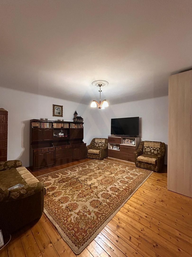 Casa 3 camere 73,73 mp parter 2 pivnite si magazie centru Cisnadie - Poză 4
