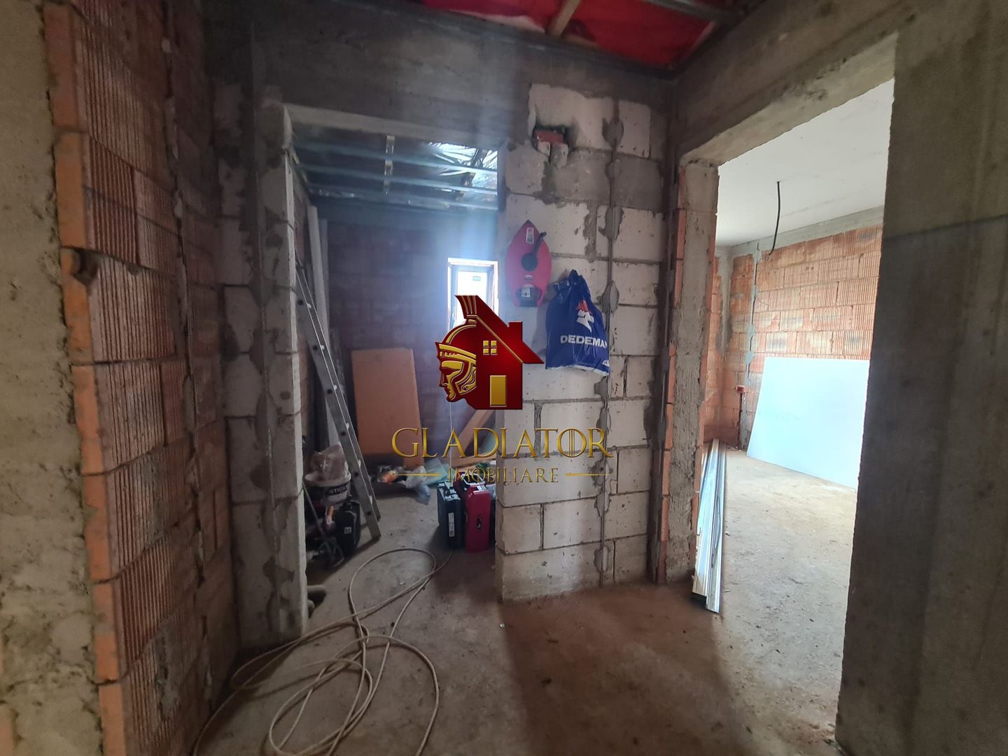 Casa independenta energetic Barnova Cercu, 4 camere, 475 mp teren - Poză 11