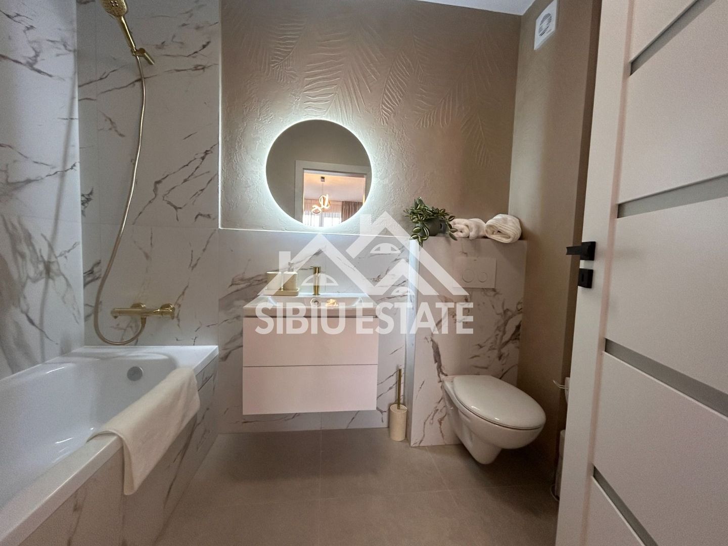 Apartament de vanzare cu 3 camere, 2 bai  etaj 1 bloc cu lift - Poză 3