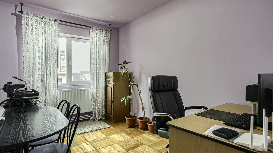 Proprietate Vândută Apartament spatios cu 4 camere strada Fat Frumos - Poză 1