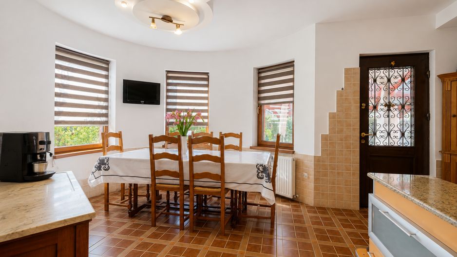 Vilă individuală cu 5 camere, piscină și curte generoasă | Mogoșoaia - Poză 11