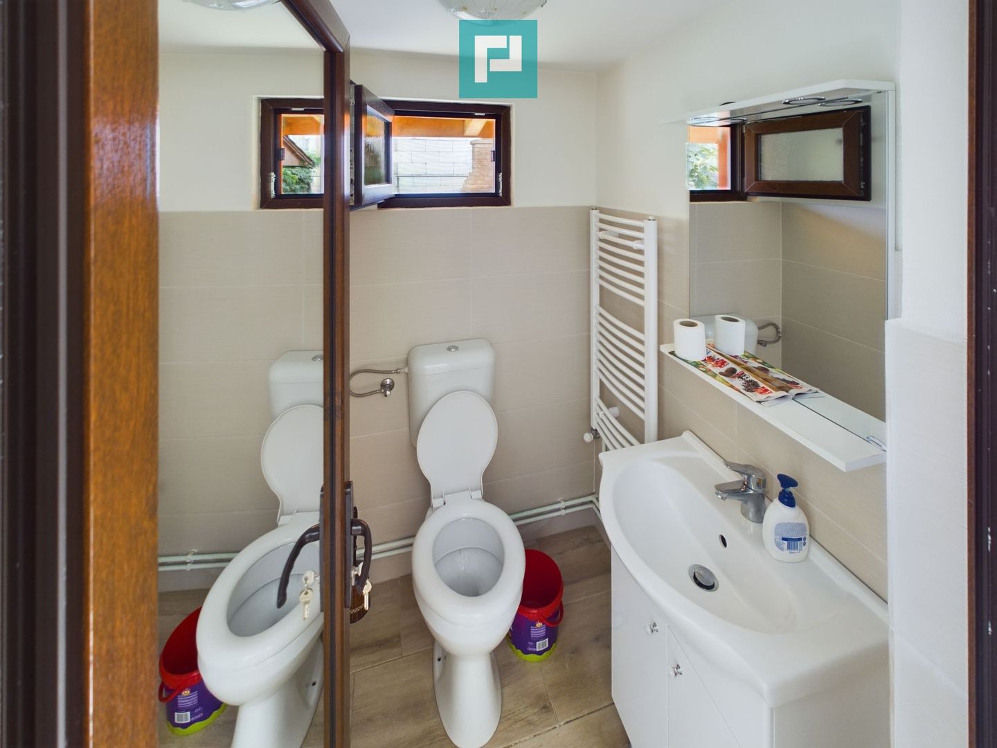 Casă cu 7 camere și 2 băi in Grădiște - Poză 23