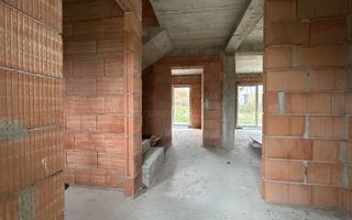 Casă Parter+Etaj– la roșu în interior, la cheie în exterior – Selimbar - Poză 1