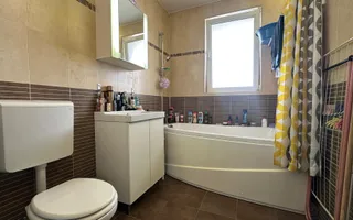 Apartament luminos cu 3 balcoane și loc de parcare | Eroilor, Floresti - Poză 11