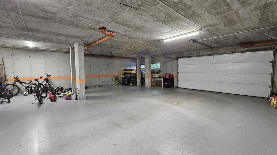 Vanzare  cladire cu 2 apartamente,  600 mp, garaje subterane, Andrei Muresanu - Poză 27