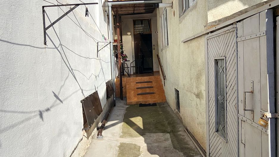 Apartament 2 camere 50 mp utili parter la curte zona Centrul Istoric - Poză 6