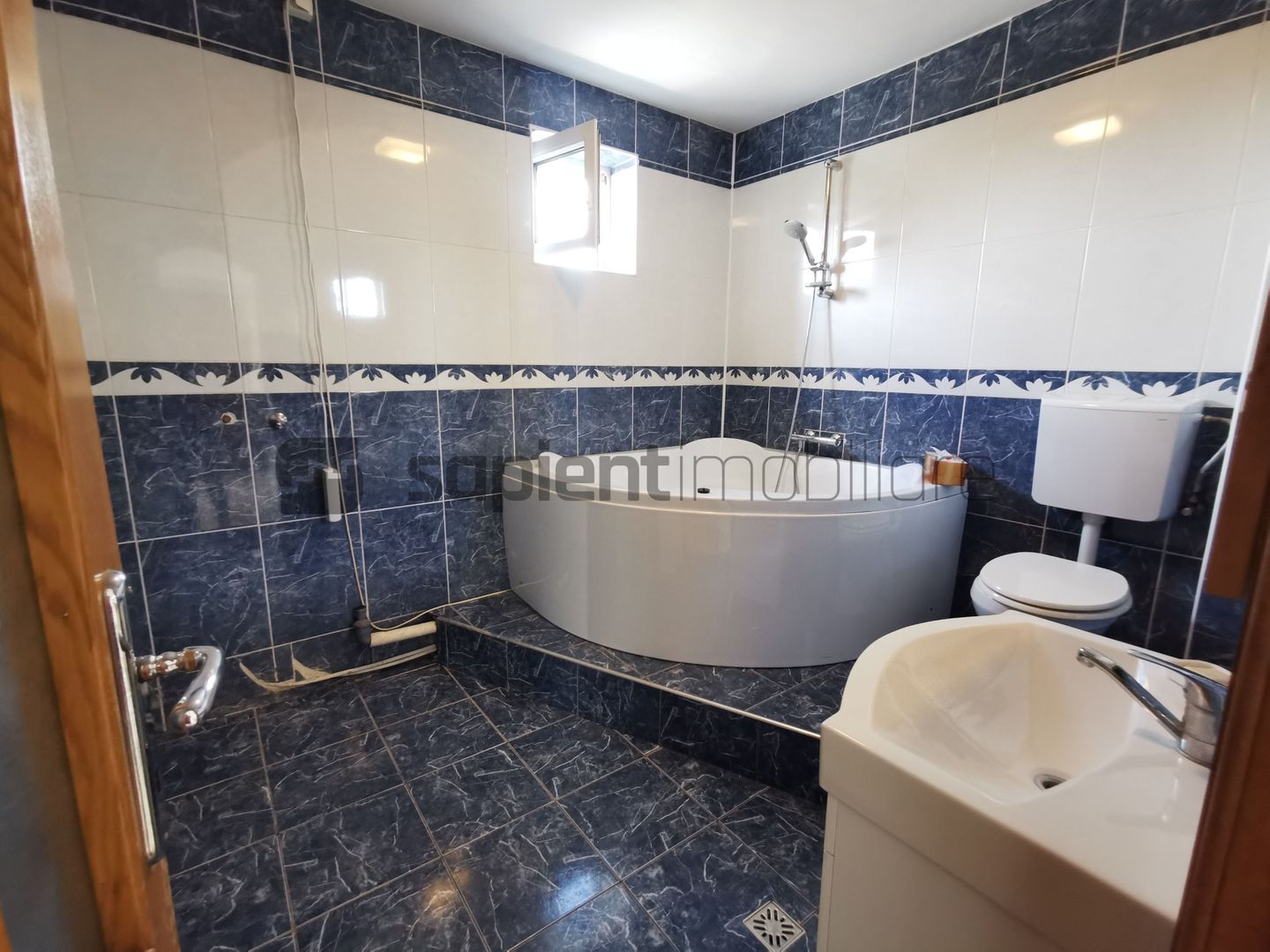 De închiriat apartament cu 4 camere, Bd. Decebal - Poză 6