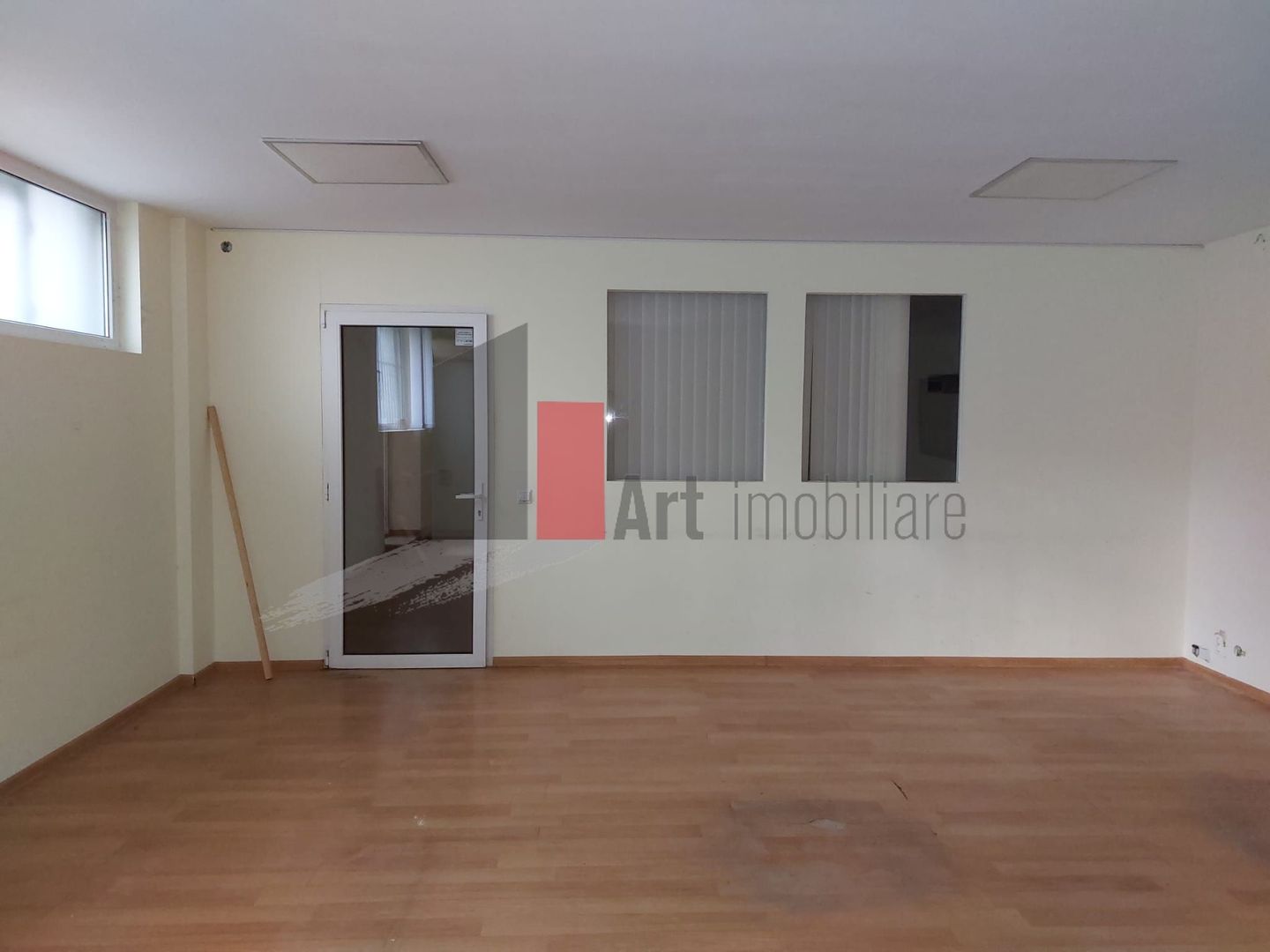 Spatiul industrial "LOKAL" pentru depozitare/productie, in incinta APACA - Poză 3
