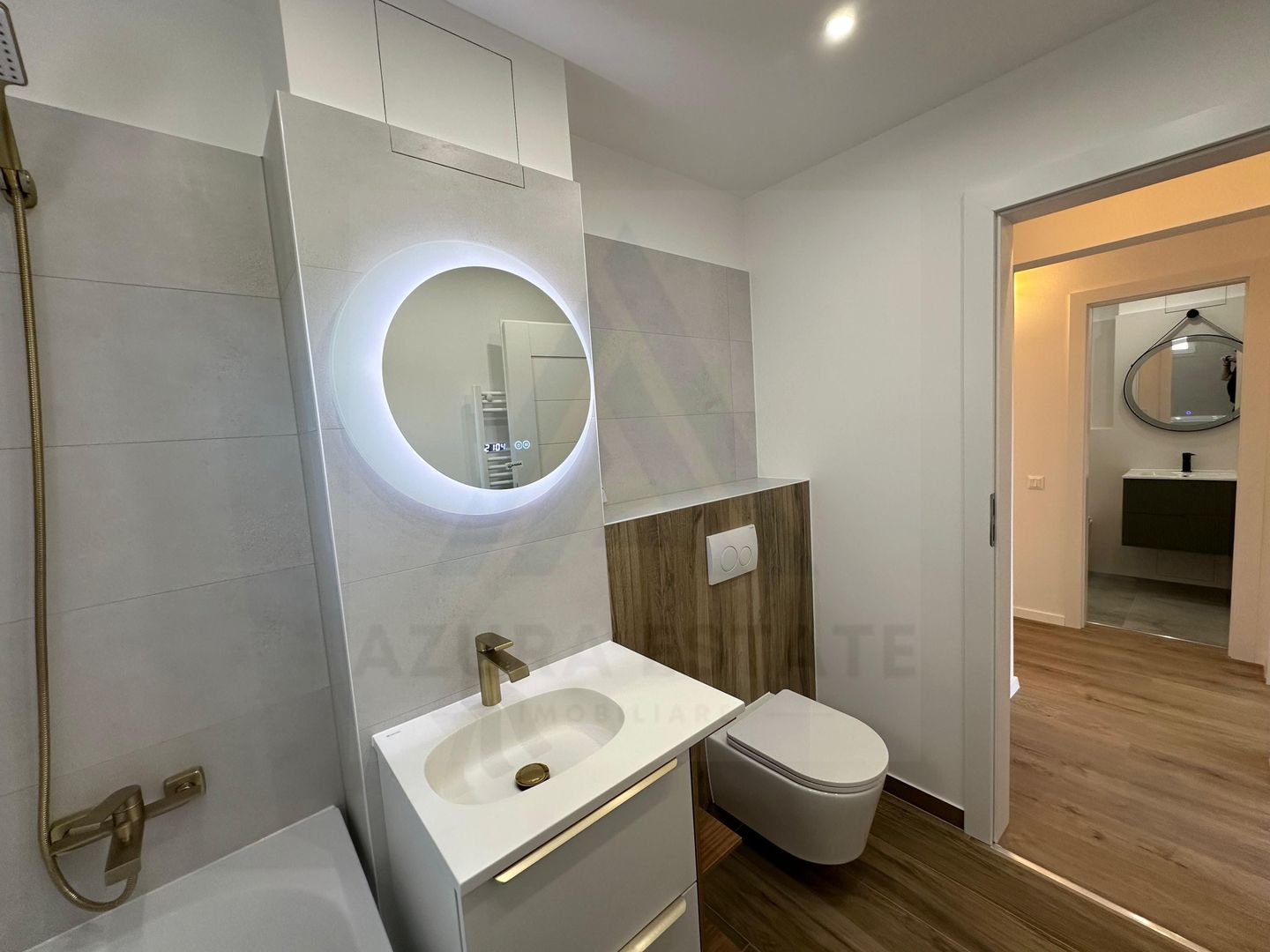 Apartament 3 camere 64 mp utili 2 bai etaj 1 complet renovat Strand - Poză 1