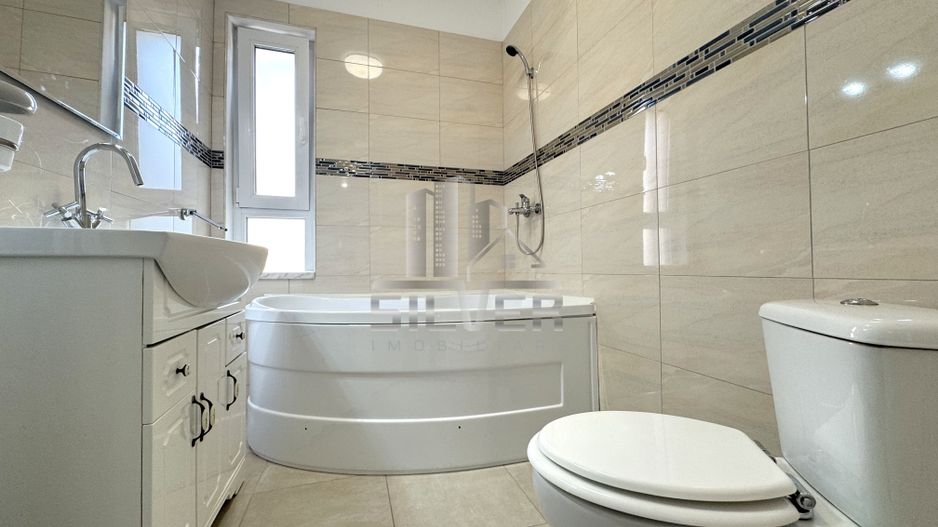 Apartament cu 3 camere la cheie! - Poză 11