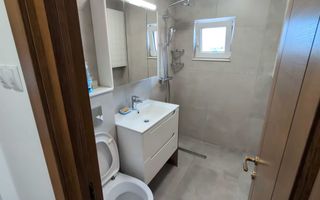 Apartament cu 3 camere, 65 mp, decomandat, zona Semicentral - Poză 6