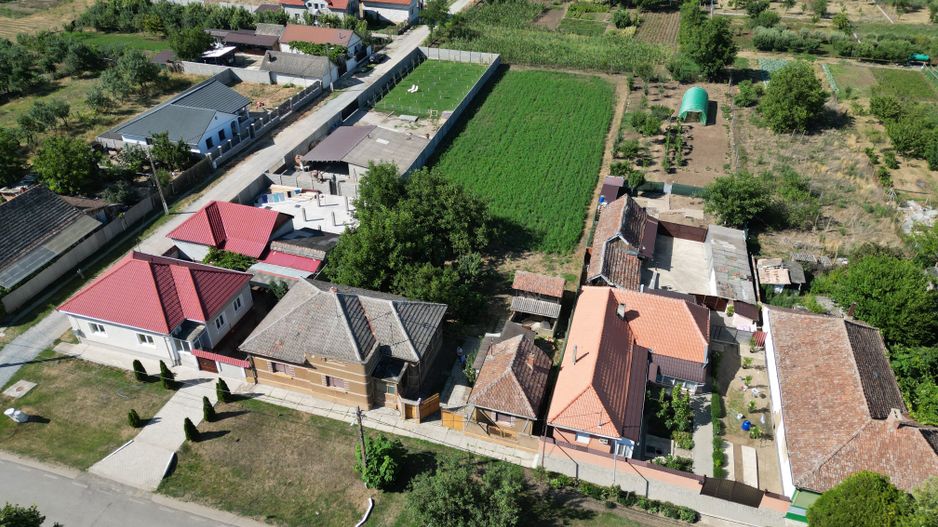 Casă cu teren de 2171 mp, zona centrală Șimand - Poză 9