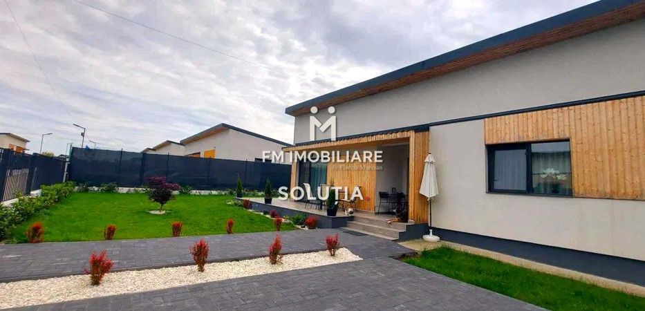 Casă deosebită, modernă și complet utilată în Săsar - Poză 22