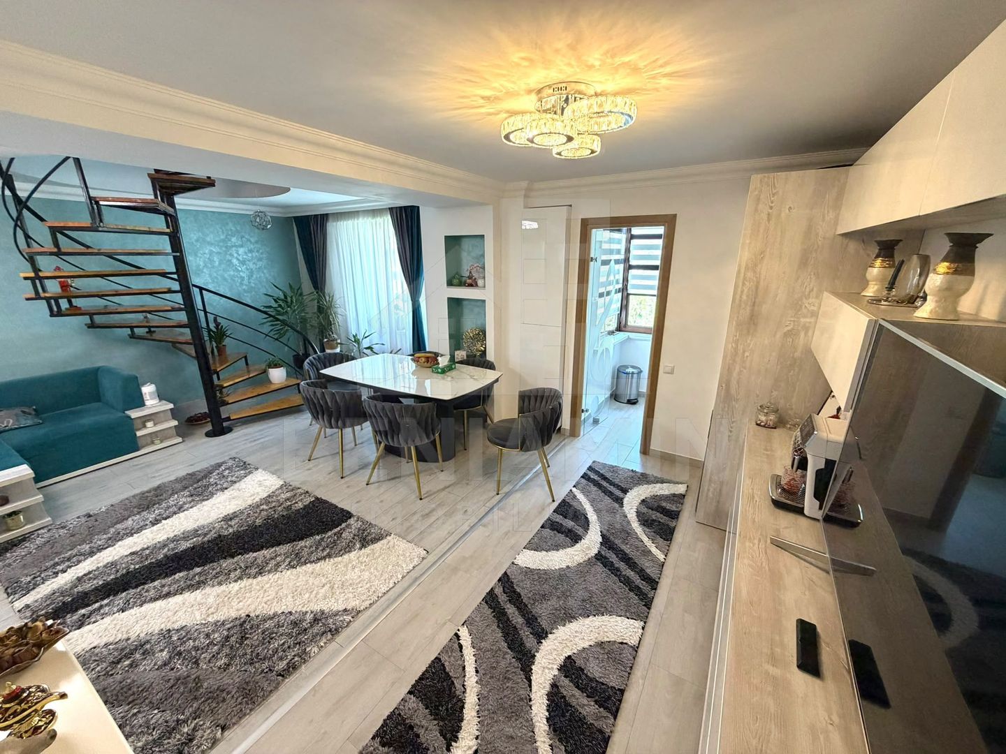Apartament cu 3 camere si 3 bai in Craiovita Noua - Promenada Mall - - Poză 2