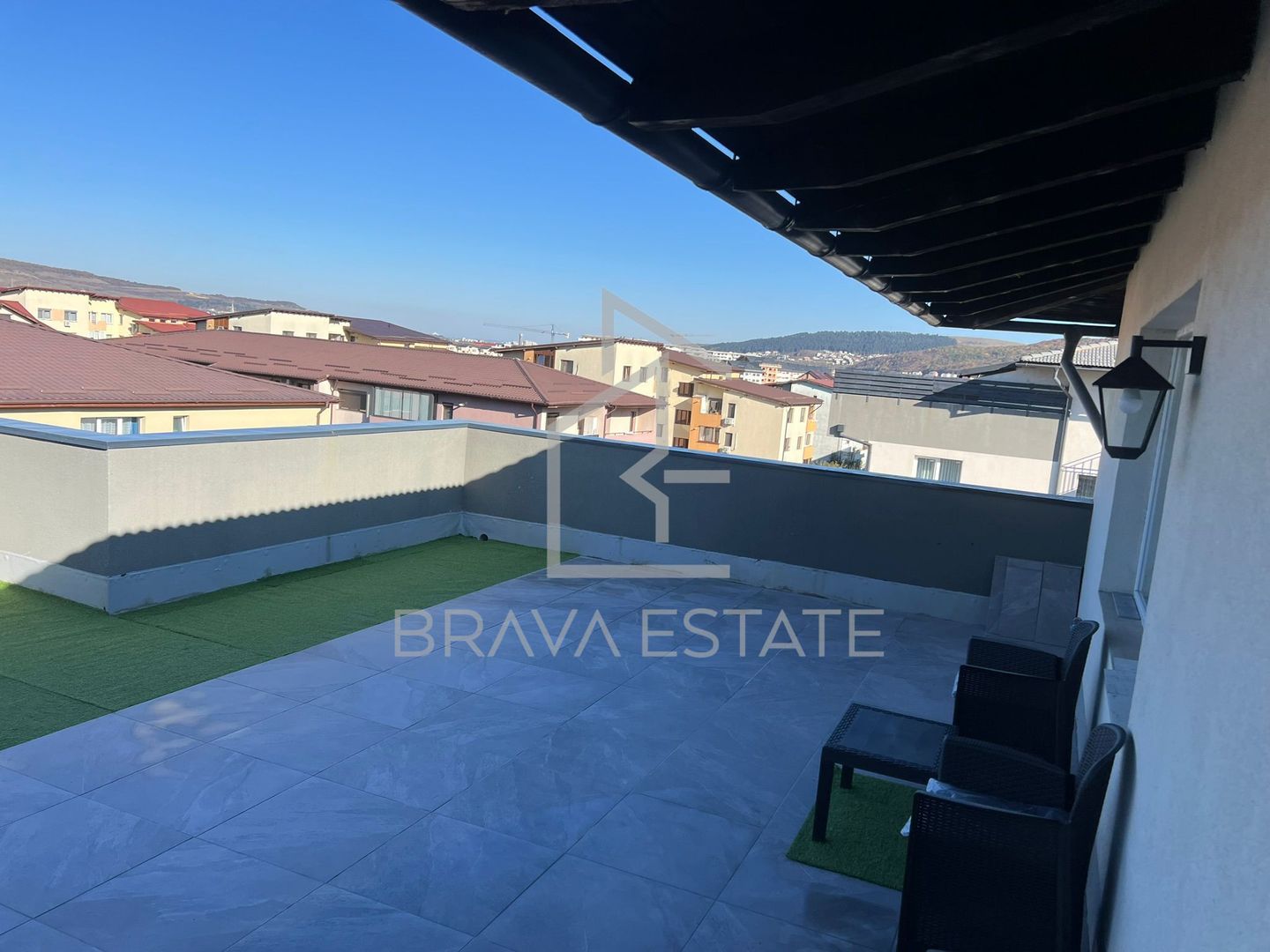 Apartament 2 camere, 42mp, parcare, terasa, balcon, lift, zona Terra - Poză 3
