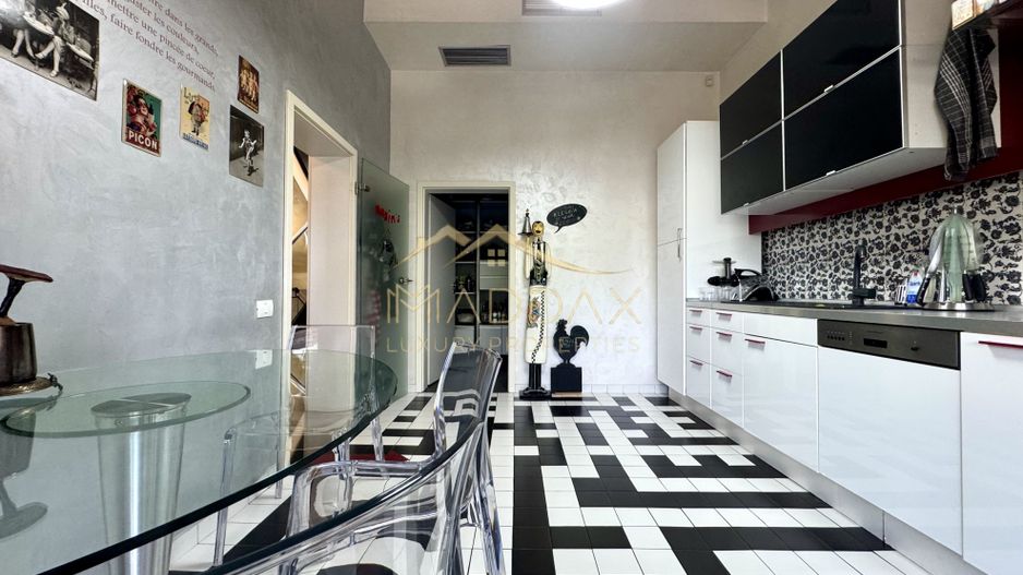 Vila cu 5 camere *344mp* + 400mp Teren // Zona Bucurestii Noi - Poză 14