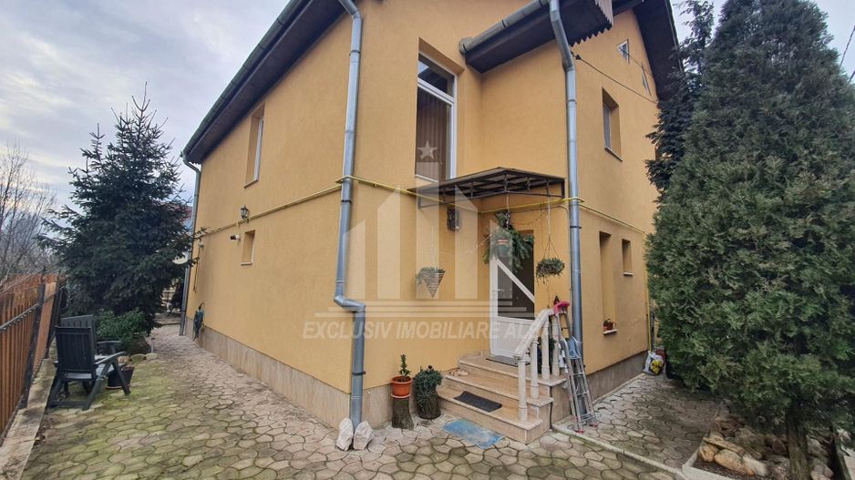 Casa tip duplex de vanzare, Cetate - Poză 1
