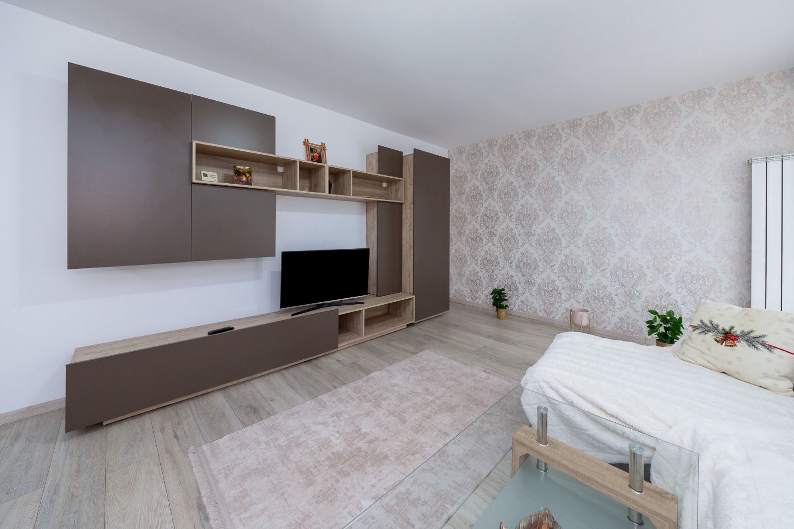 Apartament cu doua camere modern ,cu boxa in Top City - Poză 10