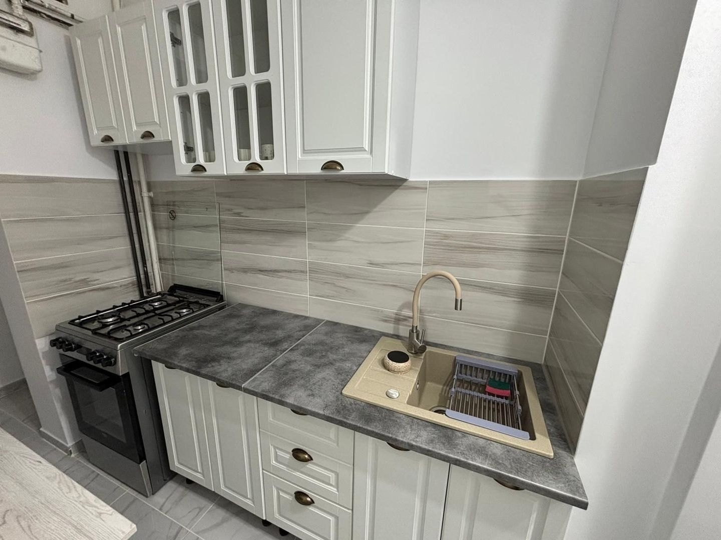 Apartament 3 Camere renovat Raul Doamnei, Drumul Taberei - Poză 2