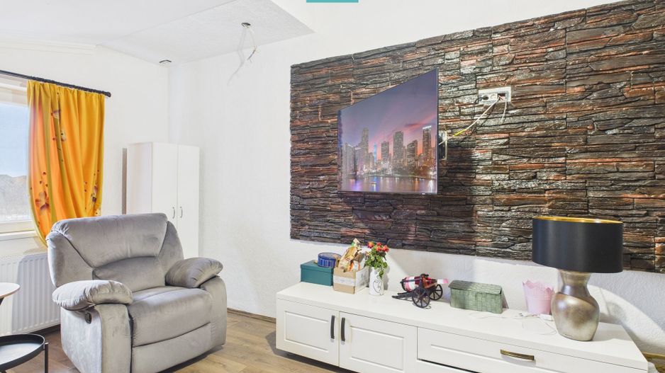 Două case pe un teren generos în Ghiroda - Poză 11