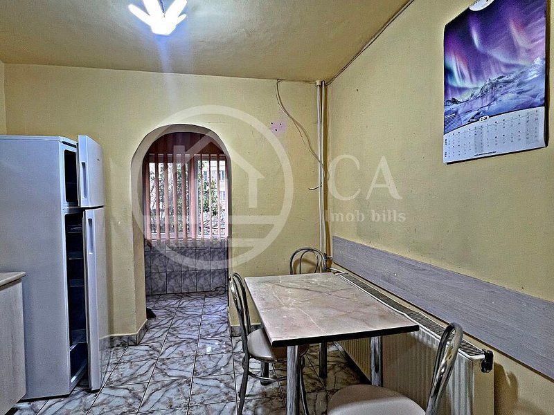 Apartament cu 3 camere de vanzare in zona Rogerius, Oradea - Poză 2