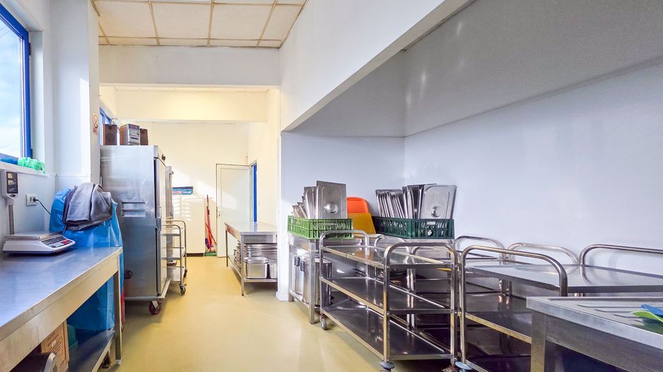 Spațiu industrial–afacere catering la cheie, teren&hală 750 mp S+P+1E - Poză 38
