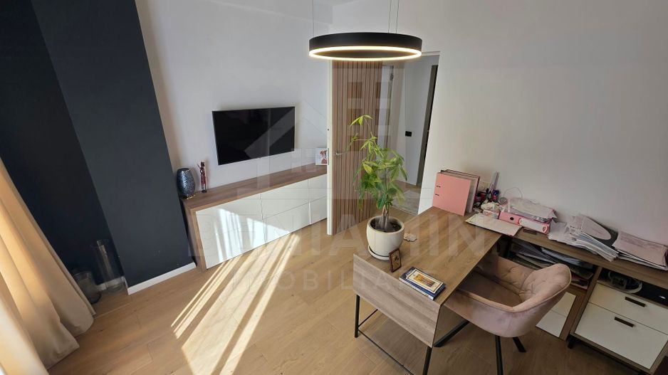 Apartament Superb 3 Camere- Ultracentral- Curte Privată 27mp-Parcare - Poză 3