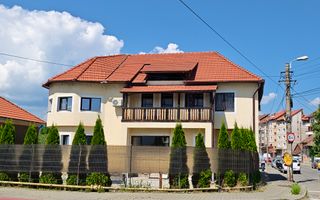 Spațiu comercial/birouri–Parter de casă, langa Cafetarie si Institut! - Poză 1