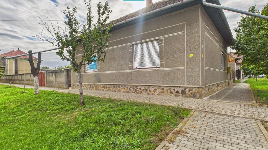 Casă cu teren generos, zonă centrală, Curtici - Poză 8