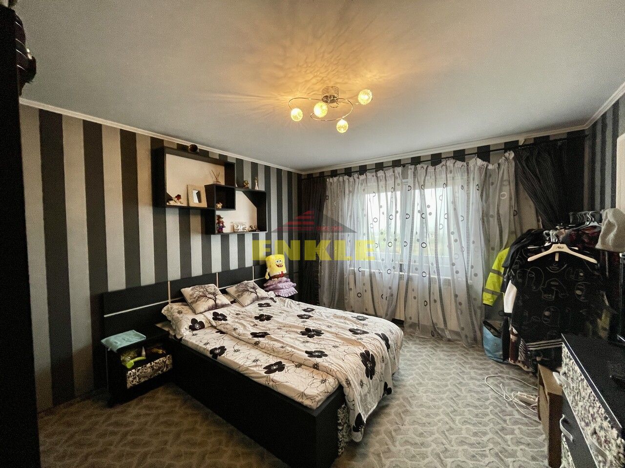 De vânzare casă cu suprafața de 250 mp plus 900 mp teren - Poză 6