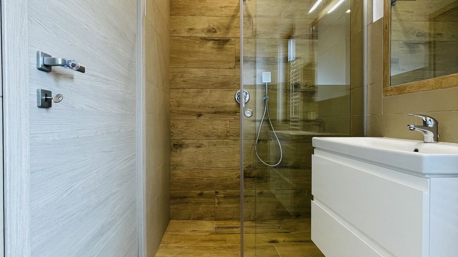 Casa de inchiriat in Dumbravita - Conexiuni excelente si spatiu versatil! - Poză 12