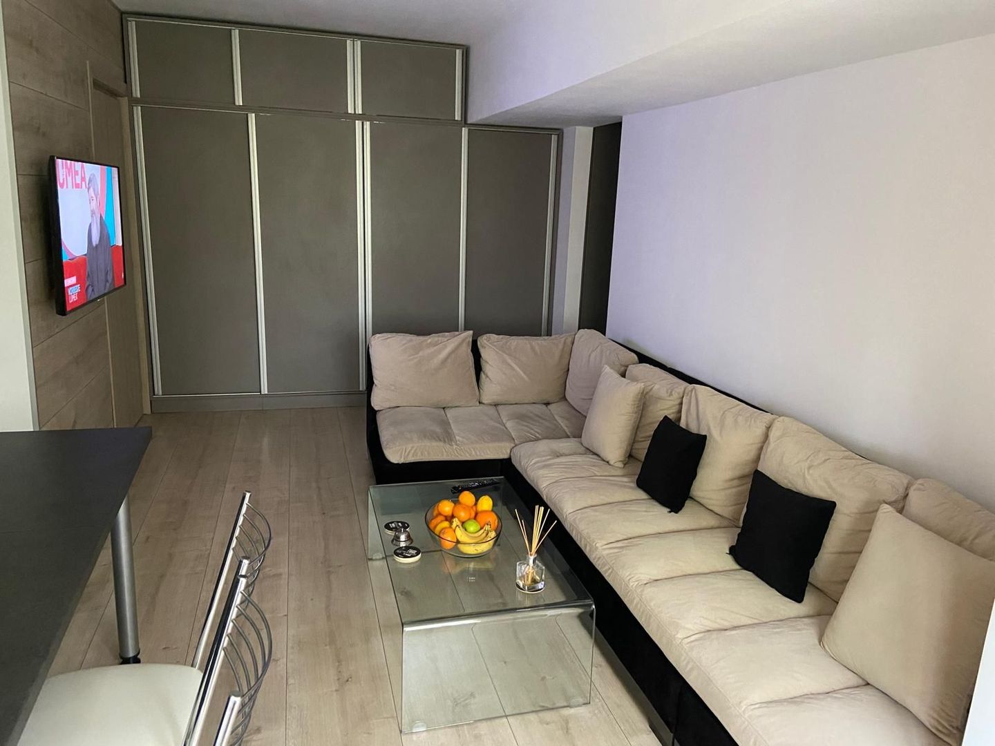 APARTAMENT RENOVAT | FLOREASCA COMPOZITORI - Poză 1