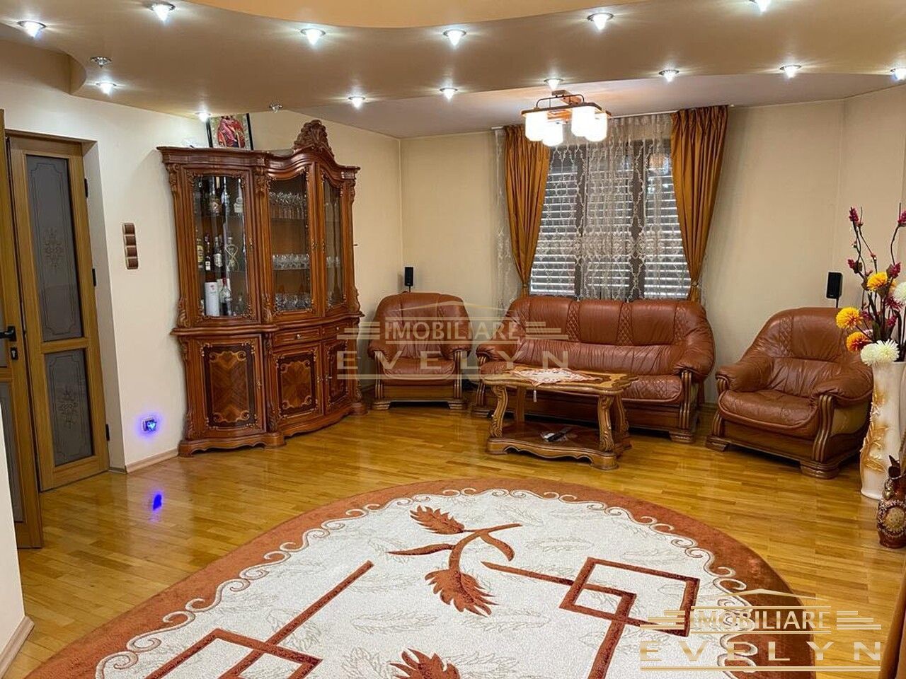 Vila de vanzare D+P+1 220 mp cu teren 300 mp, pret 285000 euro negociabil ! - Poză 1