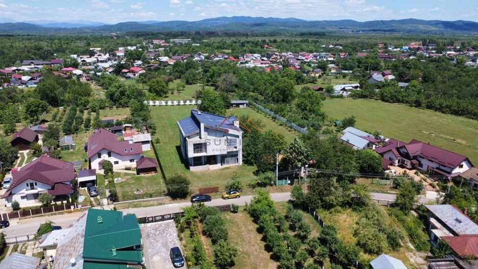 Vila deosebita, D+P+E+M, nefinalizata, 10 camere,2838m2, negociabil - Poză 10