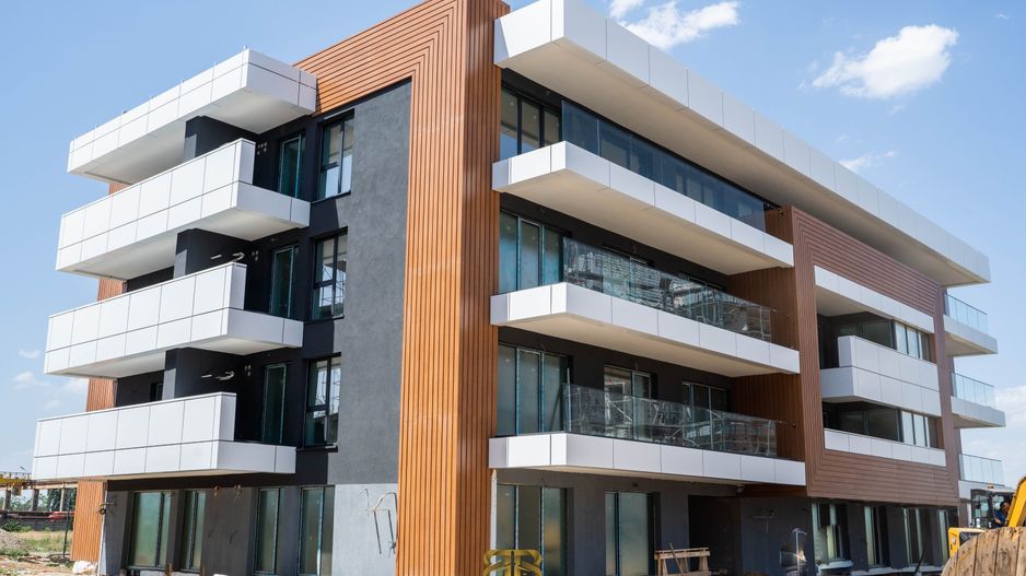 3 camere -complex cu circuit inchis -piscina--pista alergare - Poză 10