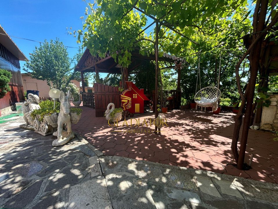 Vila impresionanta Husi + 2835 mp teren, P+1+M, constructie deosebita - Poză 12