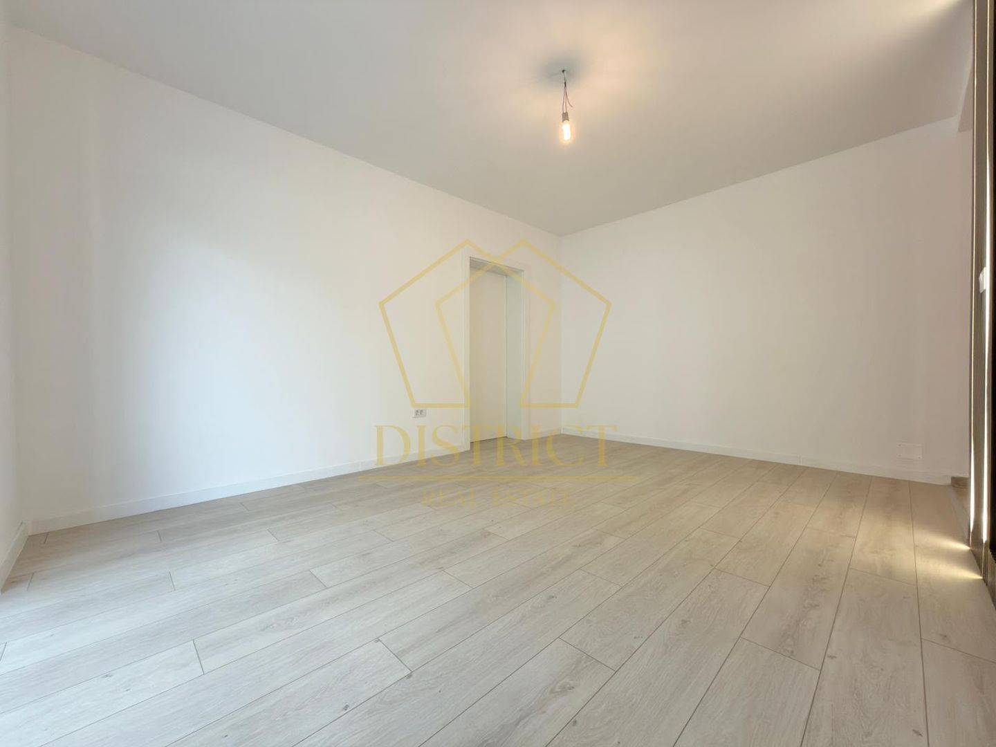 Apartament cu 2 camere si bucatarie inchisa, la parter in Giroc zona planetelor. - Poză 3