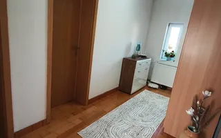 Casă individuală spațioasă cu garaj și curte generoasă – Ghiroda - Poză 16