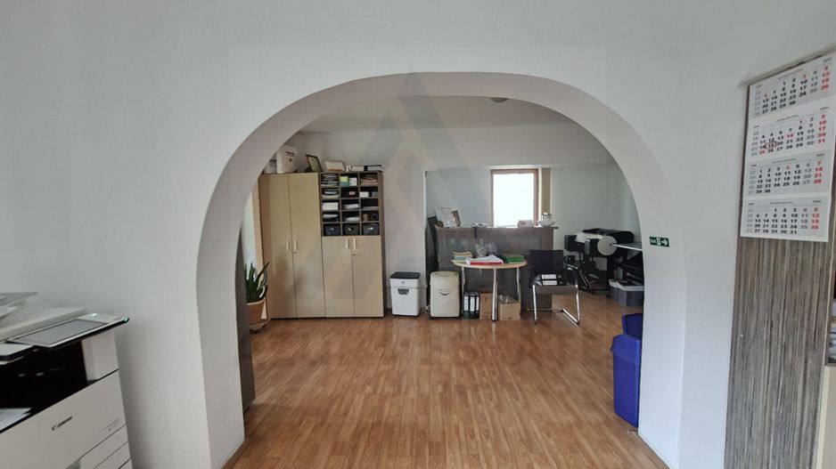 Spatiu birouri casa individuala curte proprie 9 birouri Selimbar - Poză 6