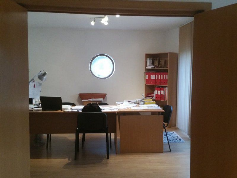 Apartament 3 camere in Romana, anexe, boxa - Poză 17