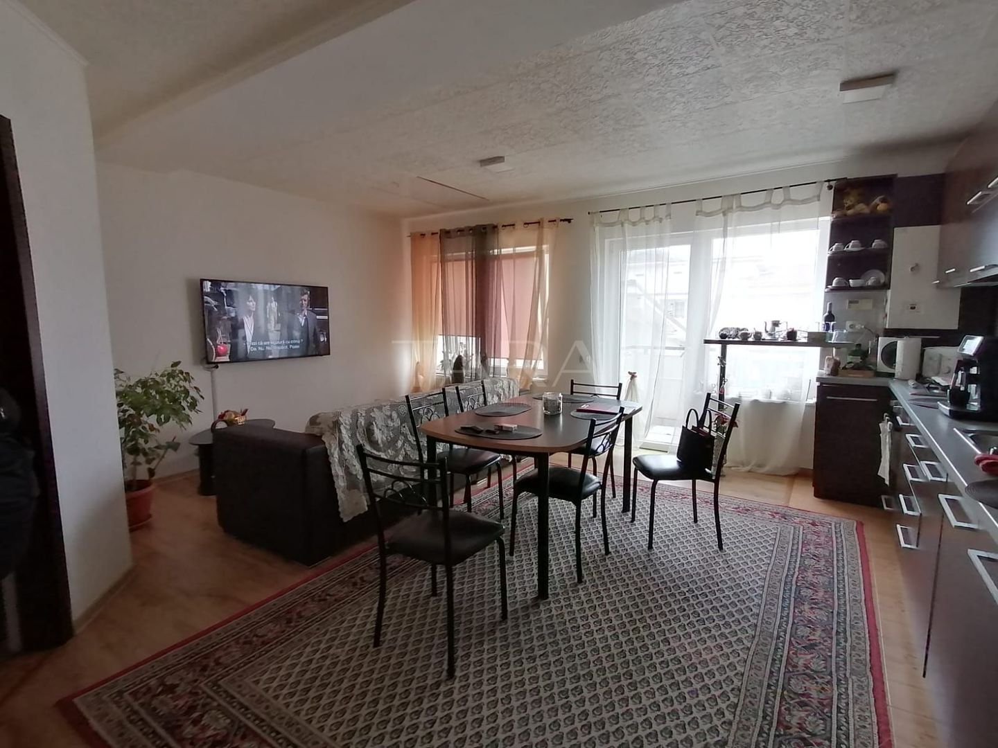 Apartament cu 2 camere de vânzare, Floresti - Poză 1