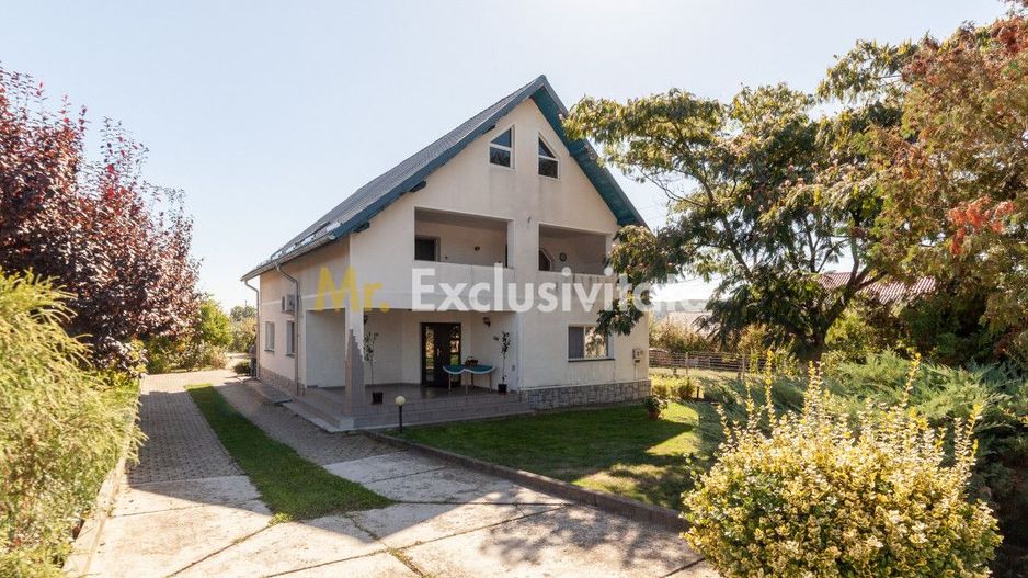 Casa visurilor cu 4000 mp livada roditoare si gradina Darmanesti-Arges - Poză 4