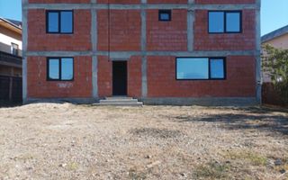 Aproape de oraș! Vânzare casă cu 5 camere în Ulmi! - Poză 3